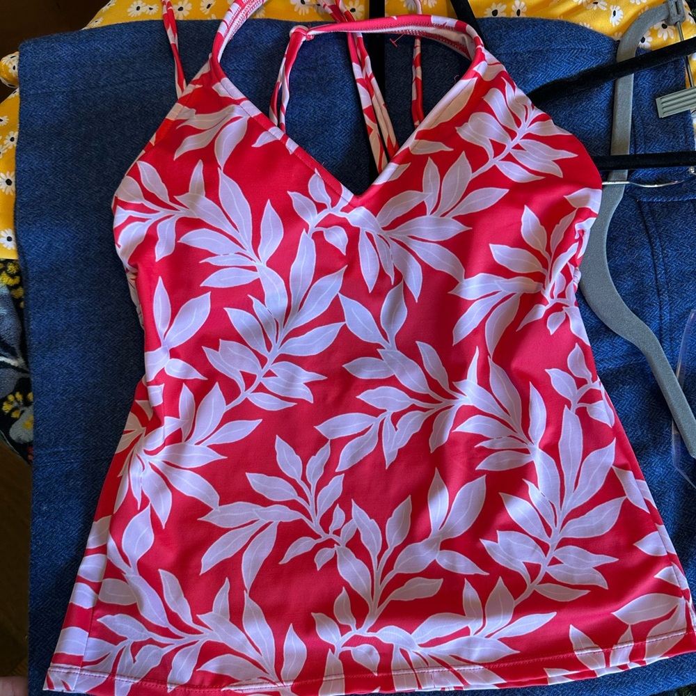 ❤️🤍 All in Motion Red & White Floral Tankini Top Medium